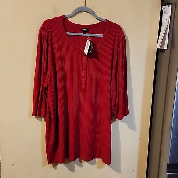 Beautiful Torrid red ribbed macci Henley size 4 NWT - Picture 1 of 6